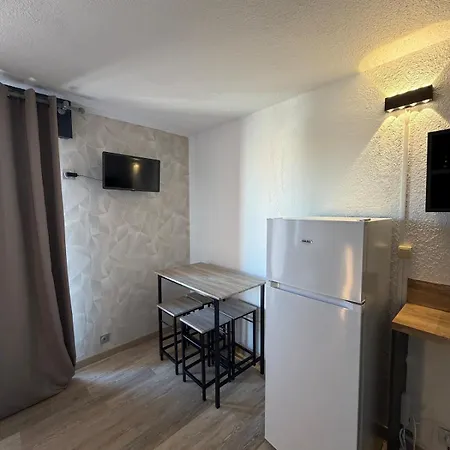 Pour 4 Personnes - Piscine- Ascenseur Lägenhet *